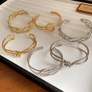 Bracciale Aperto in Metallo Irregolare per Donna Braccialetto a Polsino Geometrico Minimalista con Nodo Gioielli di Moda