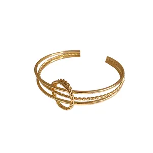 Elegante bracciale rigido aperto dorato a spirale irregolare minimalista da donna