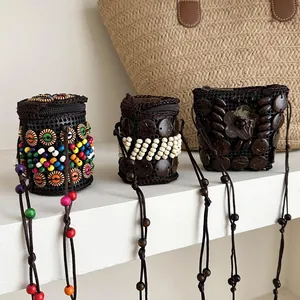 Mini bolsos étnicos bohemios hechos a mano de cáscara de coco con cuentas de colores