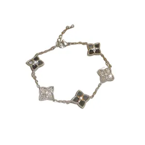 Elegant 18K gold plated bracelet with diamond-shaped shell motifs and sparkling zircons.