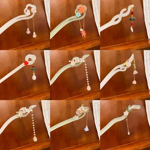 Bastoncino per Capelli Vintage Nuovo Stile Cinese Imitazione Giada Fiore Coniglio Palazzo Elegante Forcina Con Lunga Nappa per Donna Festa Accessorio Capelli