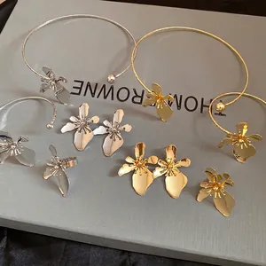 Vintage Metal Flower Jewelry Collection For Women 3D Petal Choker Necklace Earrings Ring Bracelet Gold Silver Electroplated Luxury Accessory