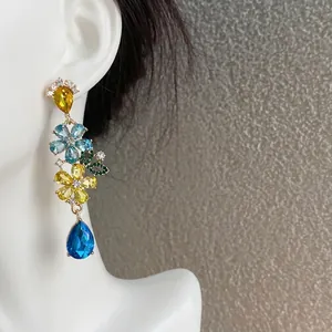 Elegantes pendientes de flores y borlas de gota con cristales brillantes para mujer