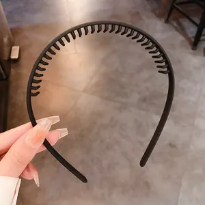 Detailed view of a minimalist black toothed non-slip headband for face washing