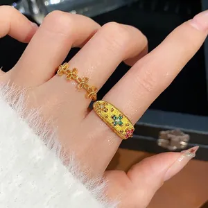 Set di anelli aperti vintage placcati oro con pietre colorate e design floreale