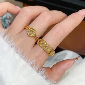 Anello regolabile vintage placcato oro con moneta in stile palazzo per le donne