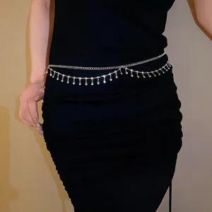 Chaîne de taille élégante argentée à deux couches avec glands en strass pour femmes