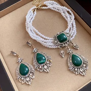 Parure collier de perles style palais vintage et boucles d'oreilles gouttes vert