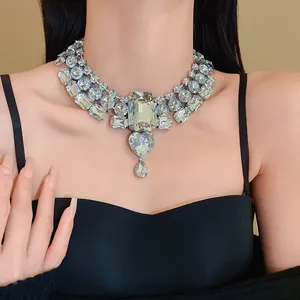Exaggerated vintage heart teardrop crystal statement necklace for women French style
