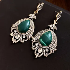 Boucles d'oreilles pendantes émeraude vintage avec strass brillants style palais doré