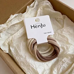Lot de chouchous en tissu neutre à haute élasticité dans un coffret cadeau
