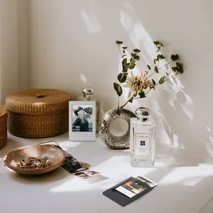 Mini 3-Zoll vertikale Instax Bilderrahmen in einer stilvollen Lifestyle-Dekoration