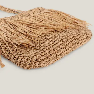 Elegante bolso de hombro de paja tejido a mano con flecos largos para la playa