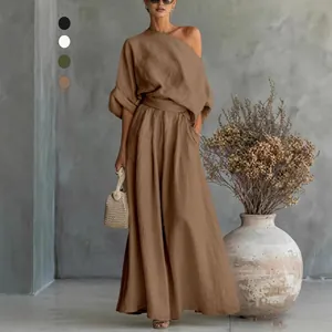 Elegante completo kaki con top monospalla a maniche lunghe e pantaloni larghi
