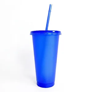 Blue 24oz glitter straw cup with matching lid, 710ml capacity, durable PP plastic.