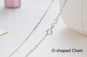 Nahaufnahme einer S925-Sterling-Silber-O-Kette mit Federringverschluss-Detail