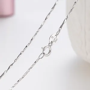 Elegante 925 Sterlingsilber Kette mit gedrehtem Design und sicherem Federringverschluss