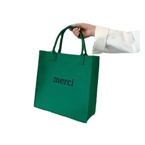 Green felt tote bag with merci text and large capacity minimalist design