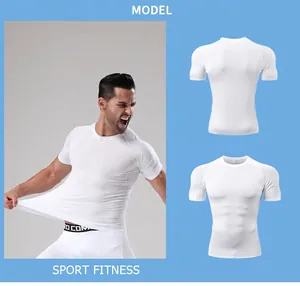 Detailansicht des weißen Herren-Kompressions-T-Shirts mit hoher Elastizität und Passform
