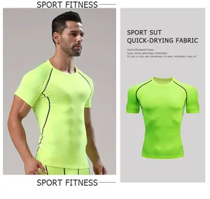 Detailansicht eines neongrünen schnelltrocknenden Kompressionsshirts für das Training.