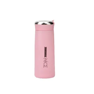 Bouteille d'eau en verre double paroi rose élégante pour voyage et usage domestique.