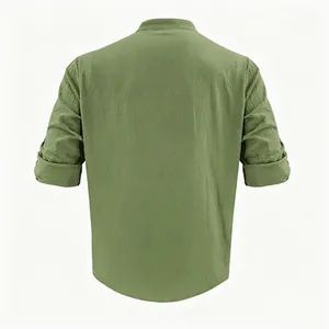 Vue arrière de chemise décontractée pour homme en coton et lin avec col officier, vert olive