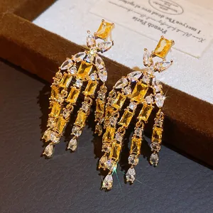 Eleganti orecchini vintage a lampadario con scintillanti cristalli gialli e chiari
