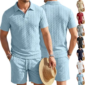 Ensemble polo et short bleu clair pour homme avec motif tissé élégant pour l'été chaud