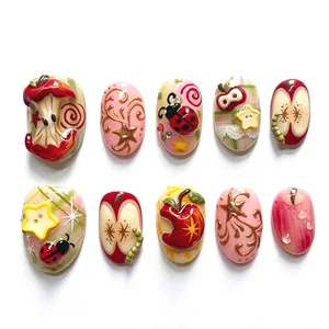 Unghie Finte 3D a Forma di Mela Rossa e Coccinella Rilievo Fatto a Mano Mandorla Rosa Unghie Artificiali Con Adesivi Set per Nail Art DIY