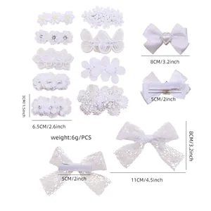 Pinzas para el pelo blancas con perlas y bordados para niñas en eventos de bodas