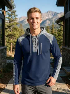 Détail d'un sweat à capuche en maille gaufre pour hommes en bleu marine et gris