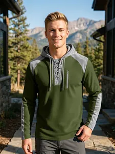 Détail du sweat à capuche gaufré vert armée pour homme avec col à lacets gris chiné