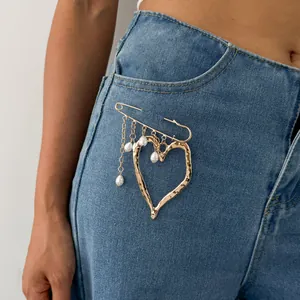 Stylish French ins lava gold heart brooch with elegant pearl tassels pinned on denim jeans