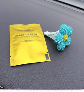 Funkelnder blauer Strass-Gänseblümchen-Auto-Clip mit Pfirsich-Duft-Nachfüllpackung