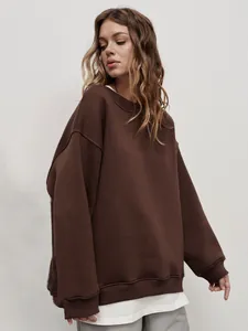 Oversized minimalist brown crewneck fleece sweatshirt for women in a street style look