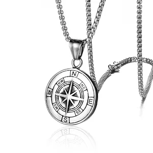 Collier pendentif boussole pour homme en acier inoxydable avec design viking et chaîne.
