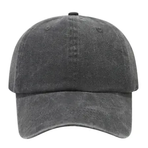 Vorderansicht einer gewaschenen dunkelgrauen Baseballkappe im Distressed-Stil