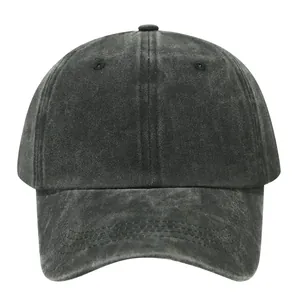 Vorderansicht zeigt die verwaschene Textur dieser schwarzen Soft-Top-Baseballkappe