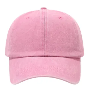 Vorderansicht einer rosa gewaschenen Denim-Baseballkappe mit weicher unstrukturierter Krone.