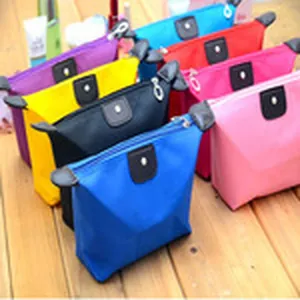 Bolsas de maquillaje multicolores de nailon impermeables con solapa a presión.