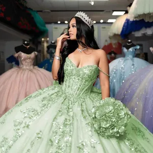 Robe de bal élégante vert menthe pailletée avec décolleté en cœur et jupe très bouffante