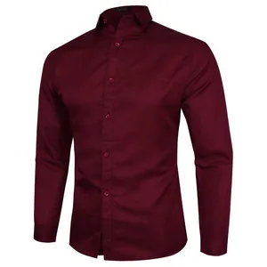 Camisa de hombre de manga larga entallada en elegante color burdeos.