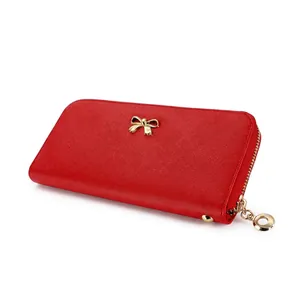 Cartera larga de cuero PU rojo con cierre de cremallera y lazo dorado chic