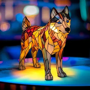 Καλλιτεχνικό φωτιστικό νύχτας LED Husky με μοτίβα μωσαϊκού από χρωματιστό γυαλί.
