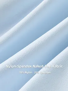 Nahaufnahme des hellblauen Cloud-Feel-Stoffs für Tenniskleider, 78% Nylon und 22% Elasthan