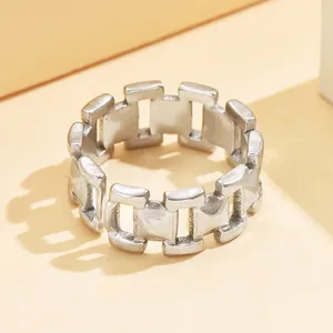 Close-up of a silver interlocking chain link ring with minimalist hollow design