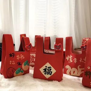 Borsa a mano festiva in maglia rossa con motivi tradizionali cinesi e decoro leone
