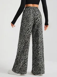 Pantaloni larghi alla moda con stampa leopardata e vita alta elastica per un look trendy.
