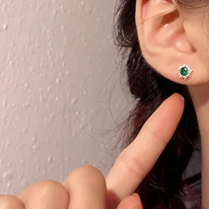 Elegant S999 silver stud earring with a brilliant green gemstone in a snowflake design