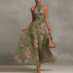 Robe longue fleurie verte élégante à col licou avec détail en mousseline fluide